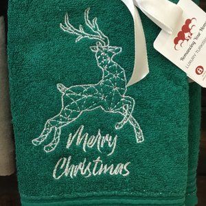 Beautiful Christmas Hand Towels. Green Merry Christmas 0658